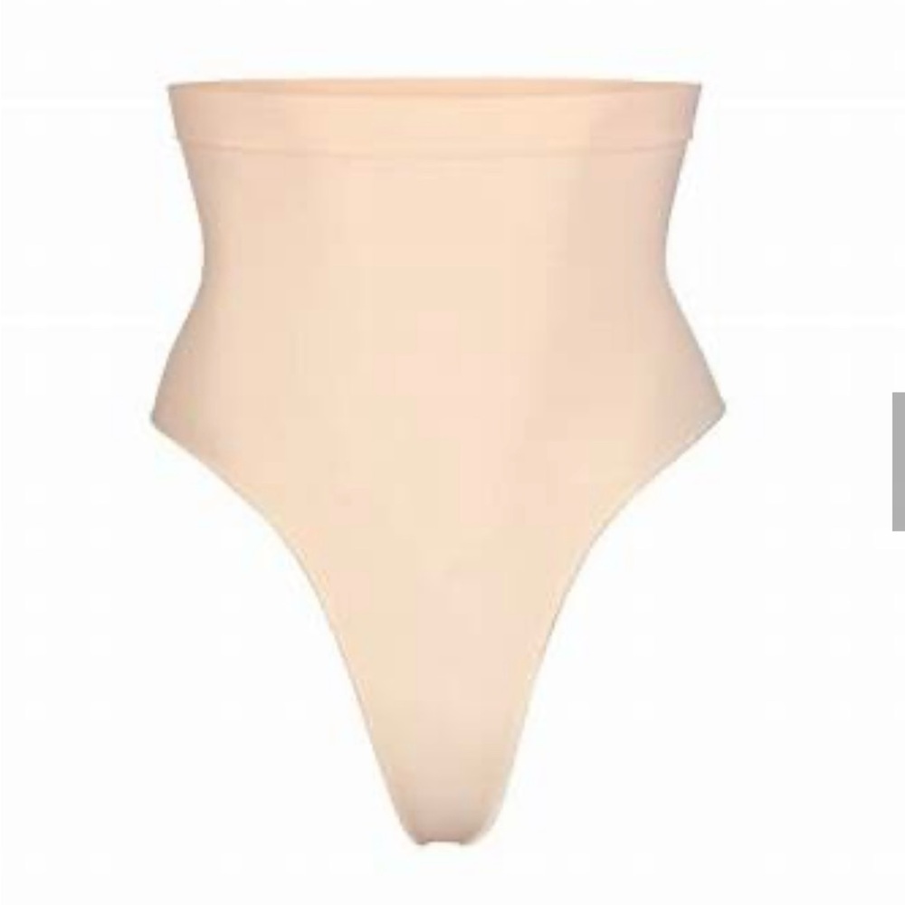 New without box Skims sculpting thong
